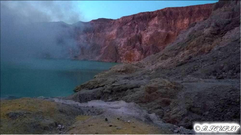 indonesie java kawah ijen  couleurs au fn du cratre